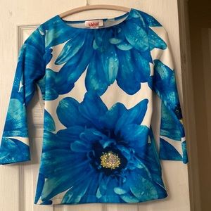 Nally & Millie stunning blouse. Tag says medium. Fits small to medium.